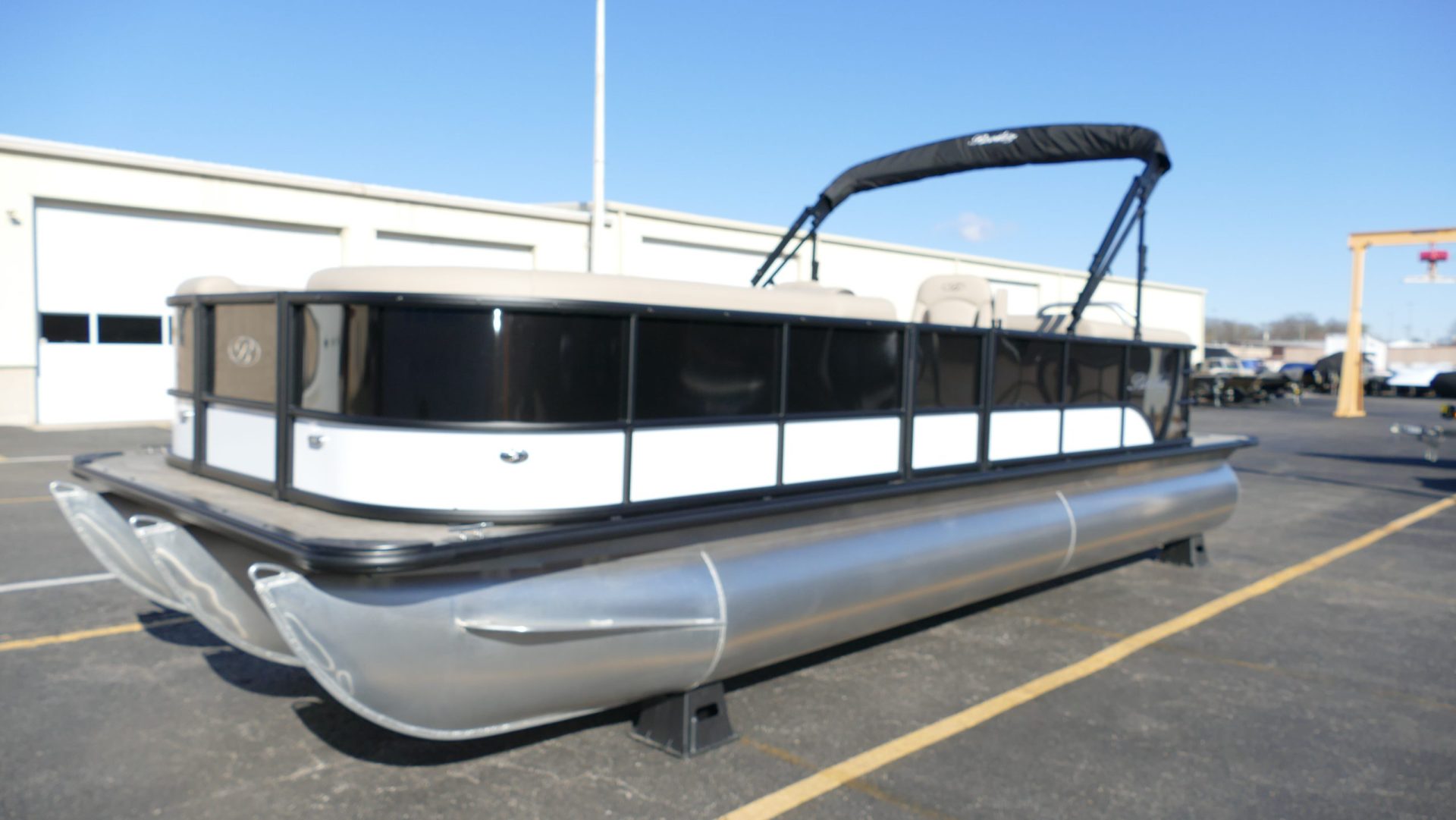 2024 Bentley Pontoons Legacy 243 Navigator - Image 5