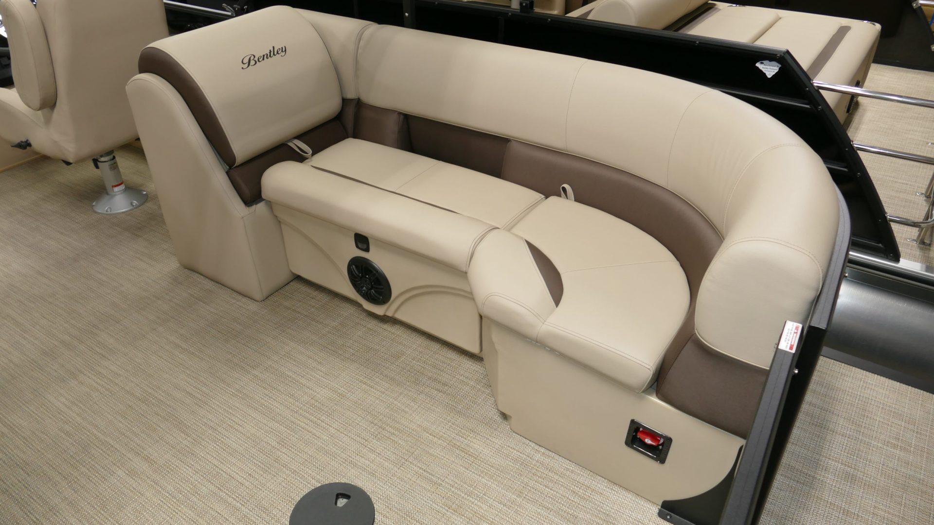 2024 Bentley Pontoons Legacy 243 Navigator - Image 23