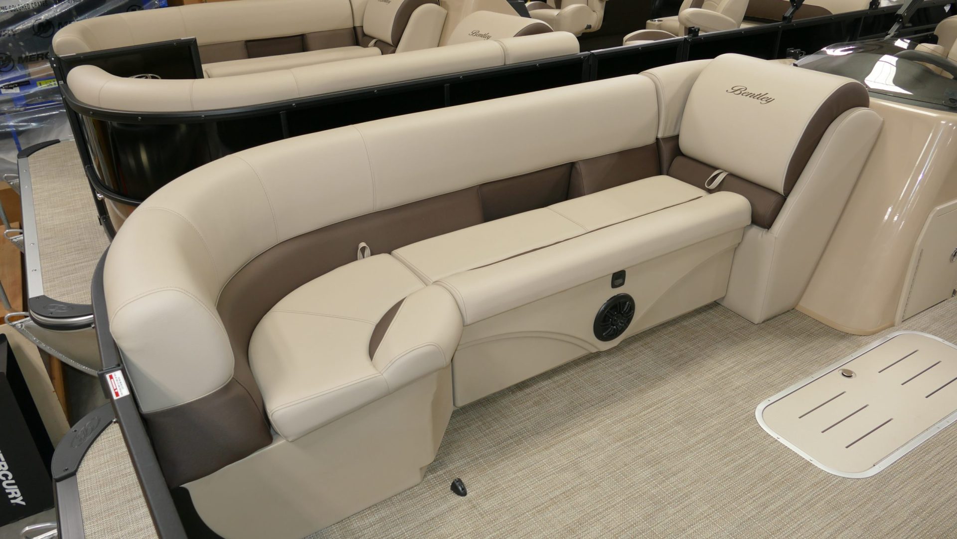 2024 Bentley Pontoons Legacy 243 Navigator - Image 32