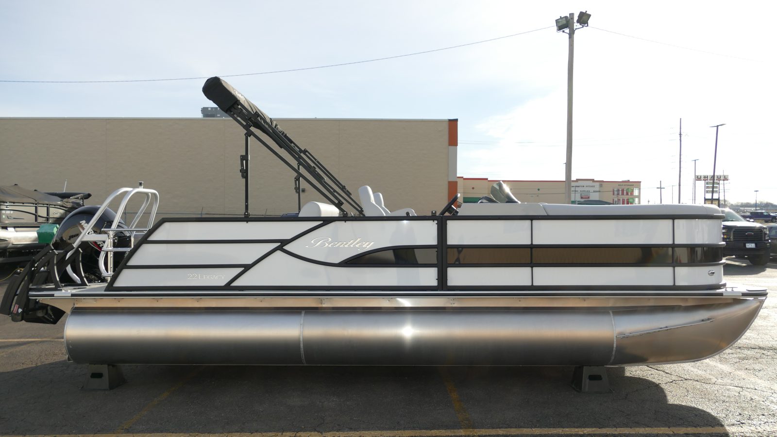 2025 Bentley Pontoons Legacy 223 Swingback