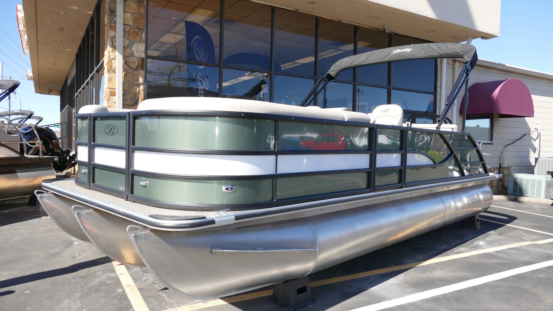 2025 Bentley Pontoons Legacy 223 Swingback - Image 3