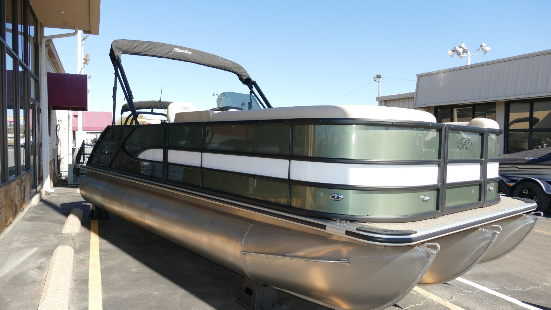 2025 Bentley Pontoons Legacy 223 Swingback - Image 5