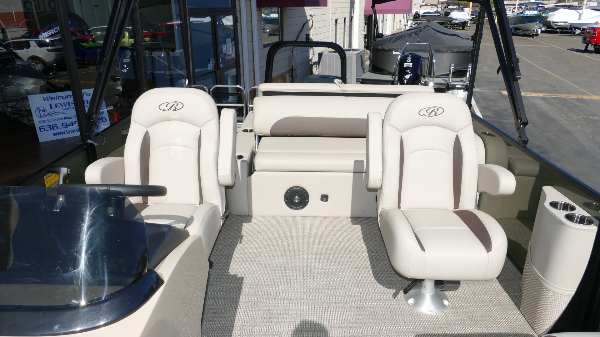 2025 Bentley Pontoons Legacy 223 Swingback - Image 10