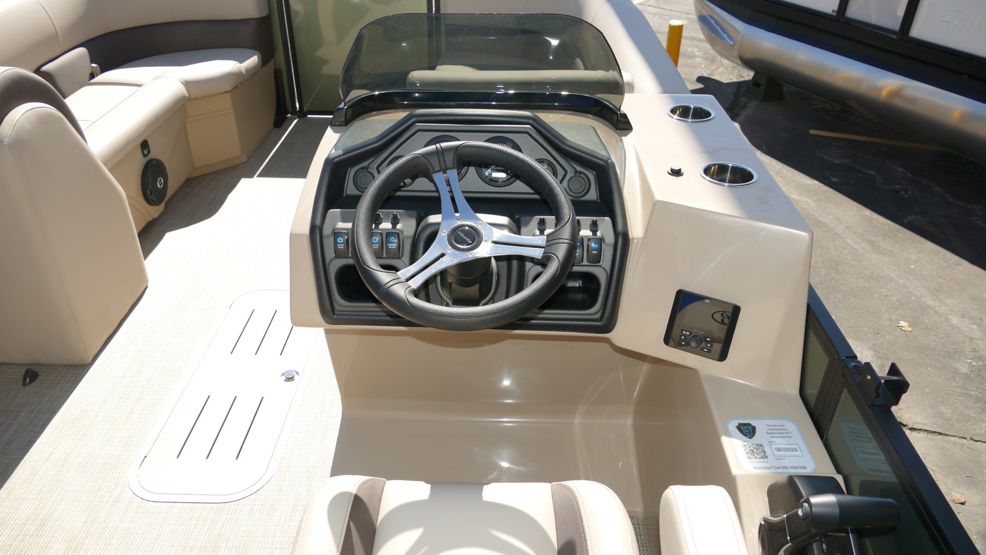 2025 Bentley Pontoons Legacy 223 Swingback - Image 11