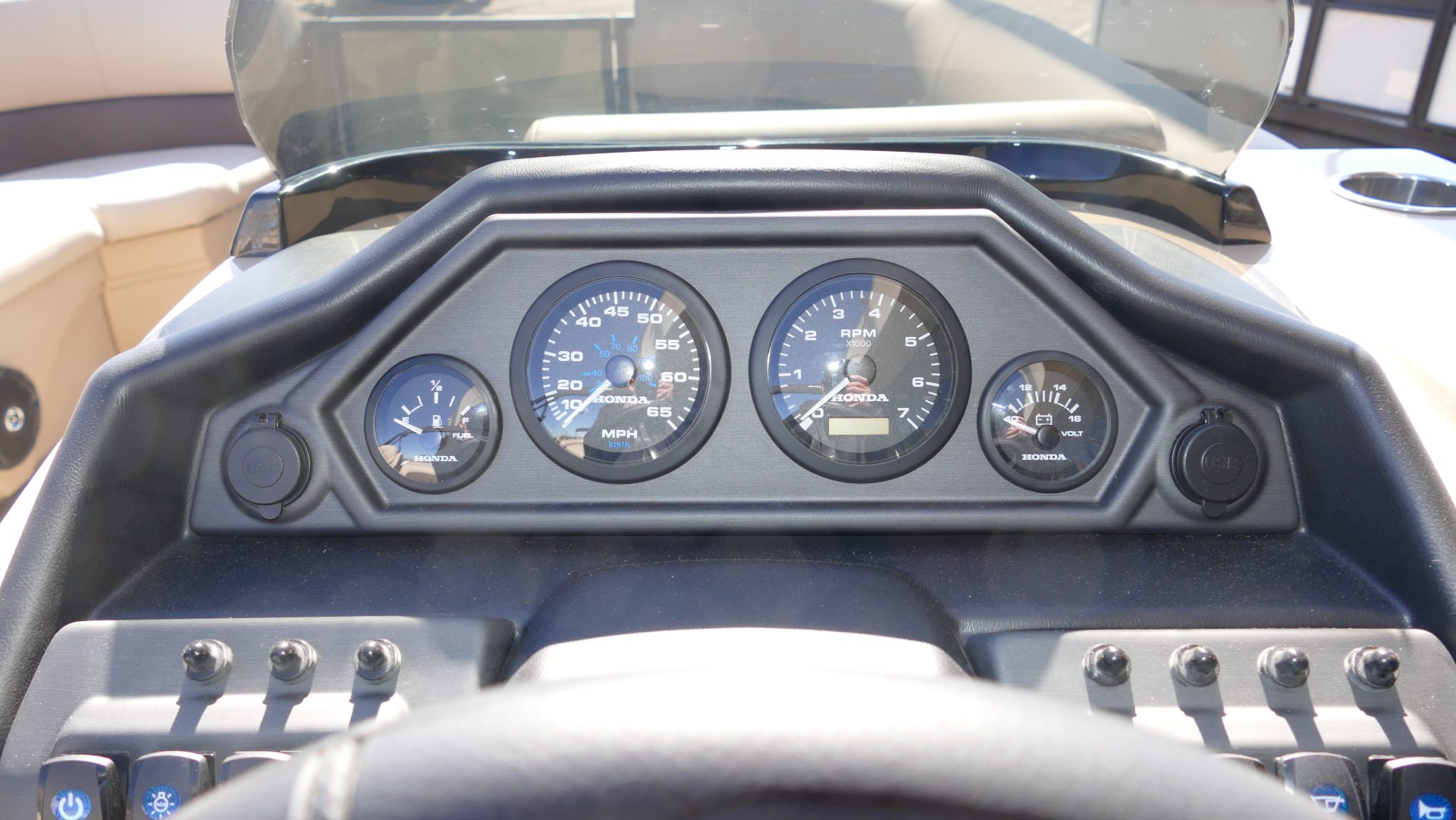 2025 Bentley Pontoons Legacy 223 Swingback - Image 12