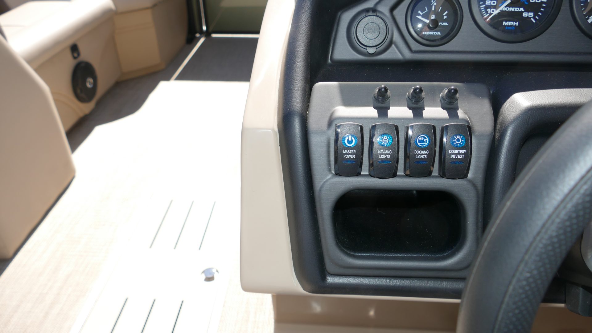 2025 Bentley Pontoons Legacy 223 Swingback - Image 13