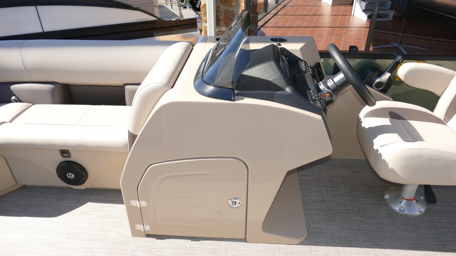2025 Bentley Pontoons Legacy 223 Swingback - Image 18