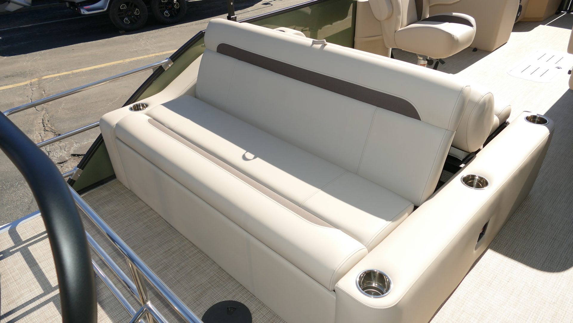 2025 Bentley Pontoons Legacy 223 Swingback - Image 22
