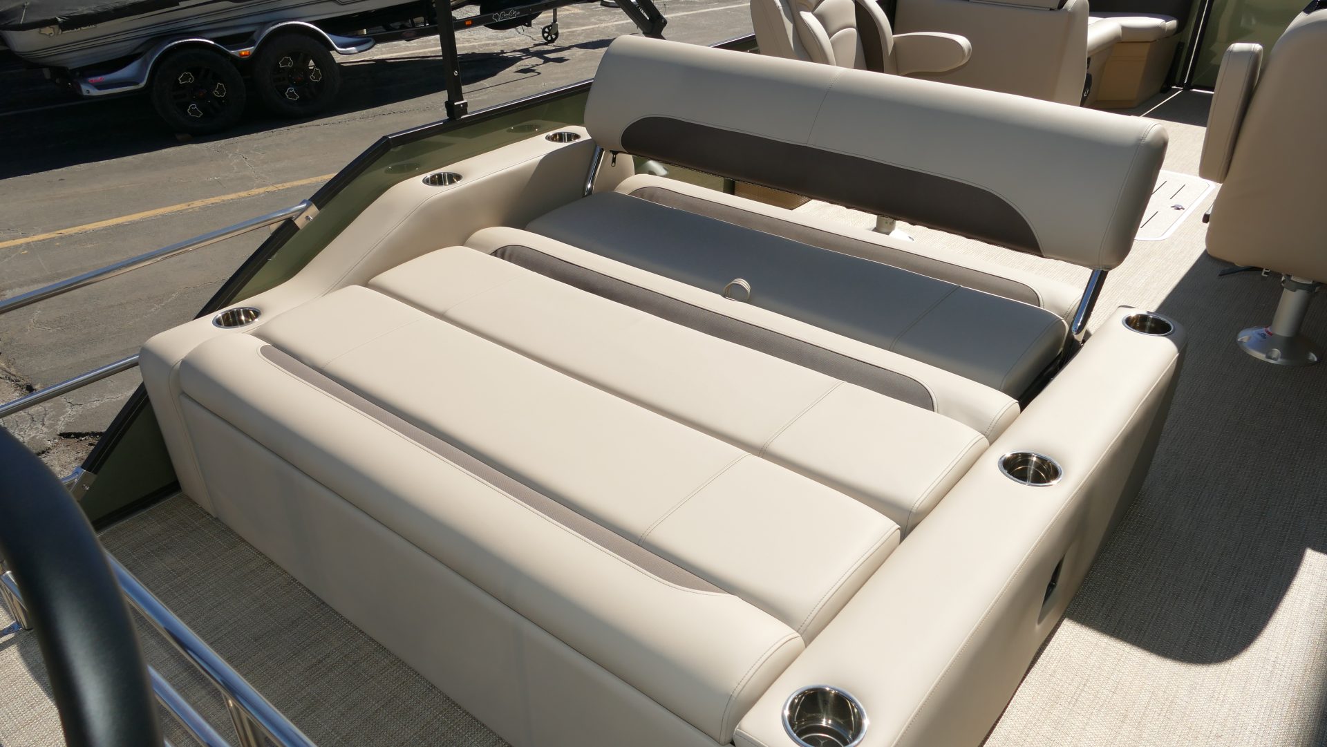 2025 Bentley Pontoons Legacy 223 Swingback - Image 23