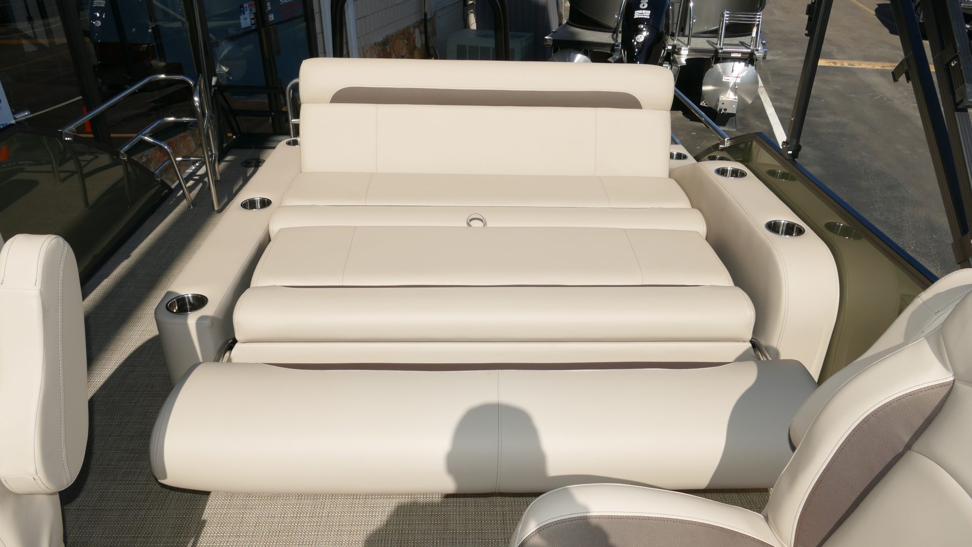 2025 Bentley Pontoons Legacy 223 Swingback - Image 25