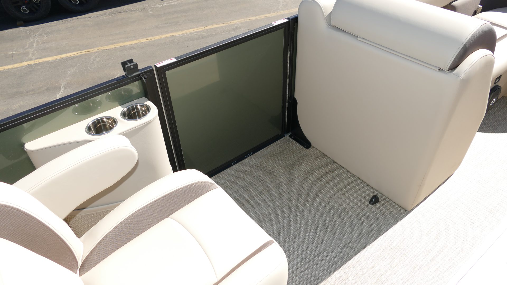 2025 Bentley Pontoons Legacy 223 Swingback - Image 29