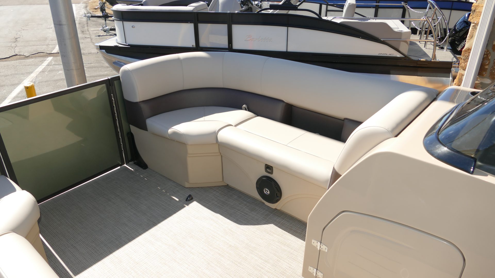 2025 Bentley Pontoons Legacy 223 Swingback - Image 31