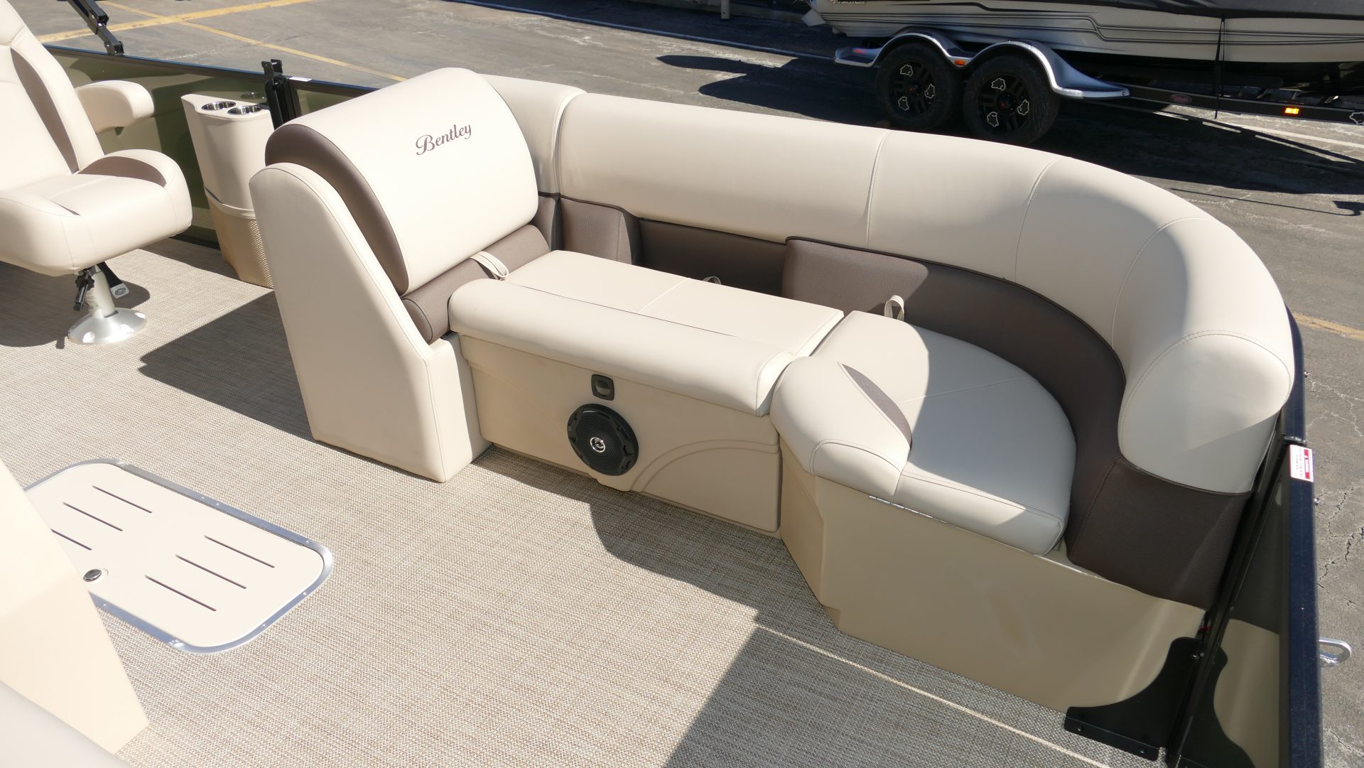2025 Bentley Pontoons Legacy 223 Swingback - Image 33
