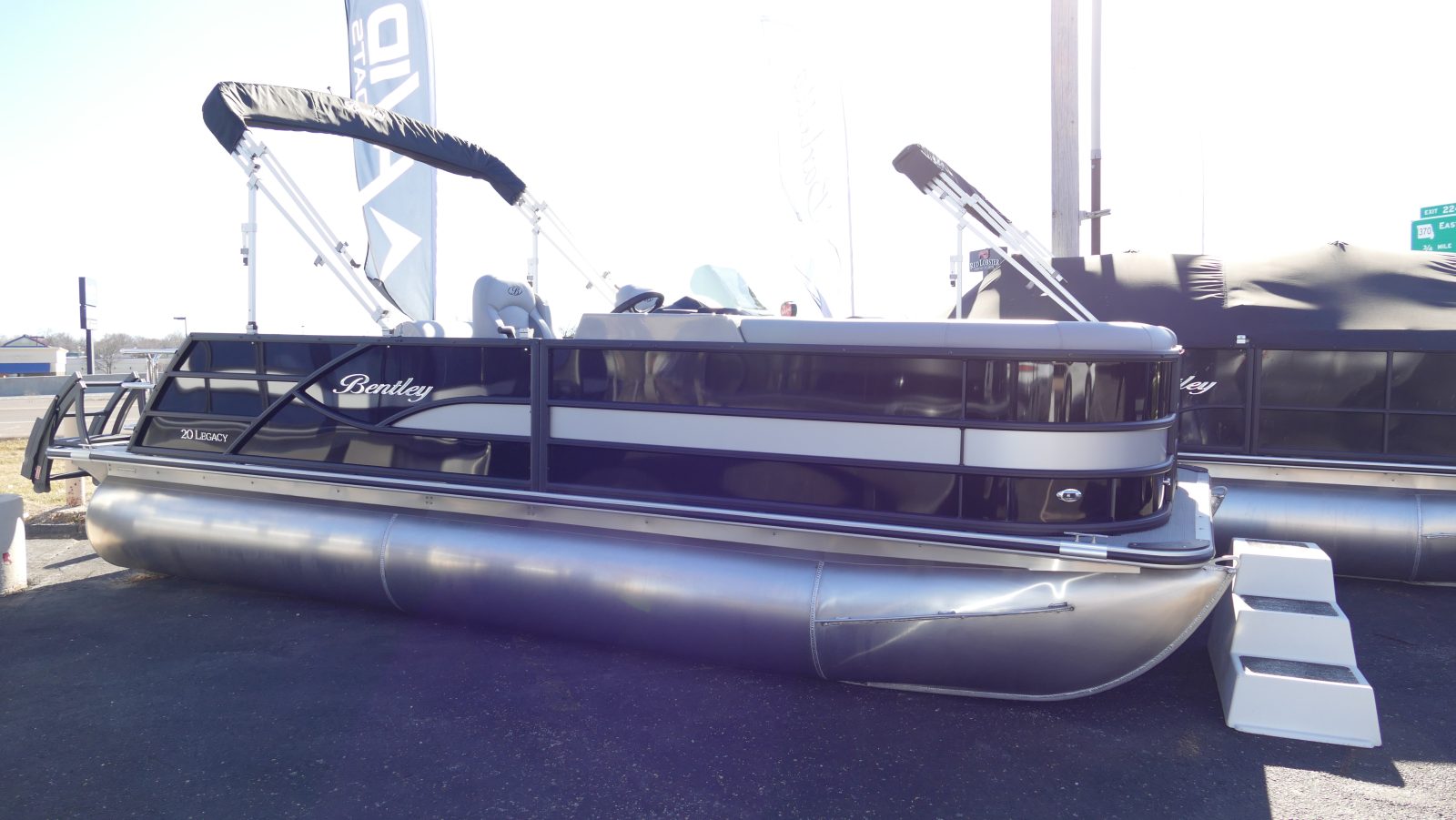 2025 Bentley Pontoons Legacy 200 Swingback